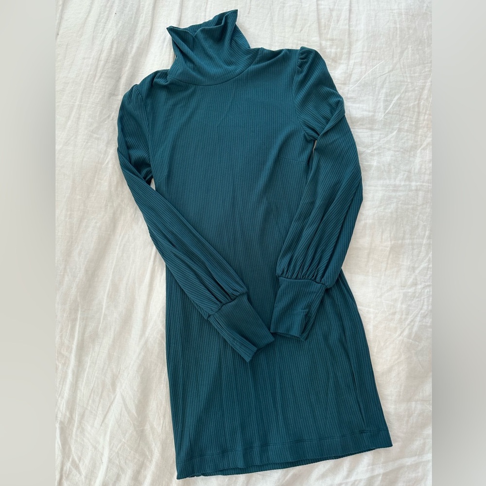 Nasty Gal turtleneck puff shoulder sweater dress size medium